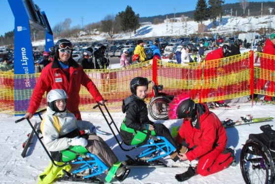 Skiareál Lipno má ideální podmínky k lyžování a nejvíce otevřených sjezdovek na Šumavě